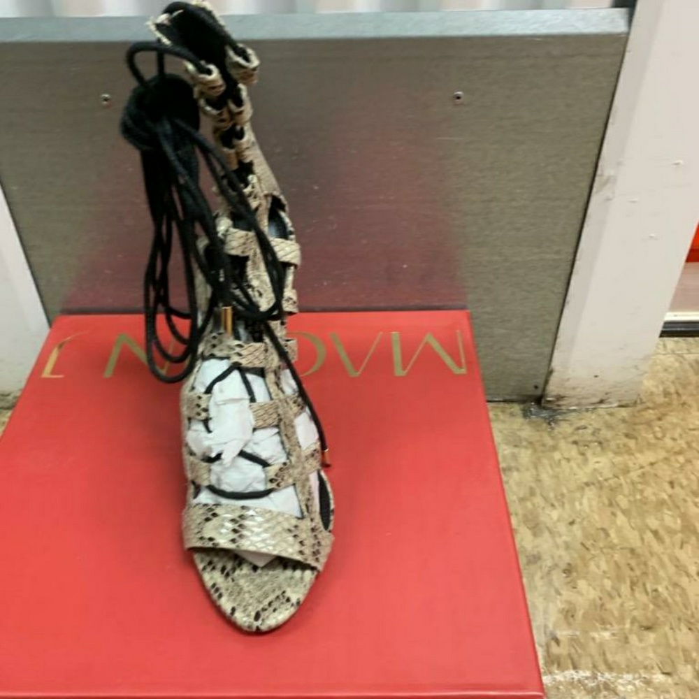 Shoes💜 - Picture 2 of 4